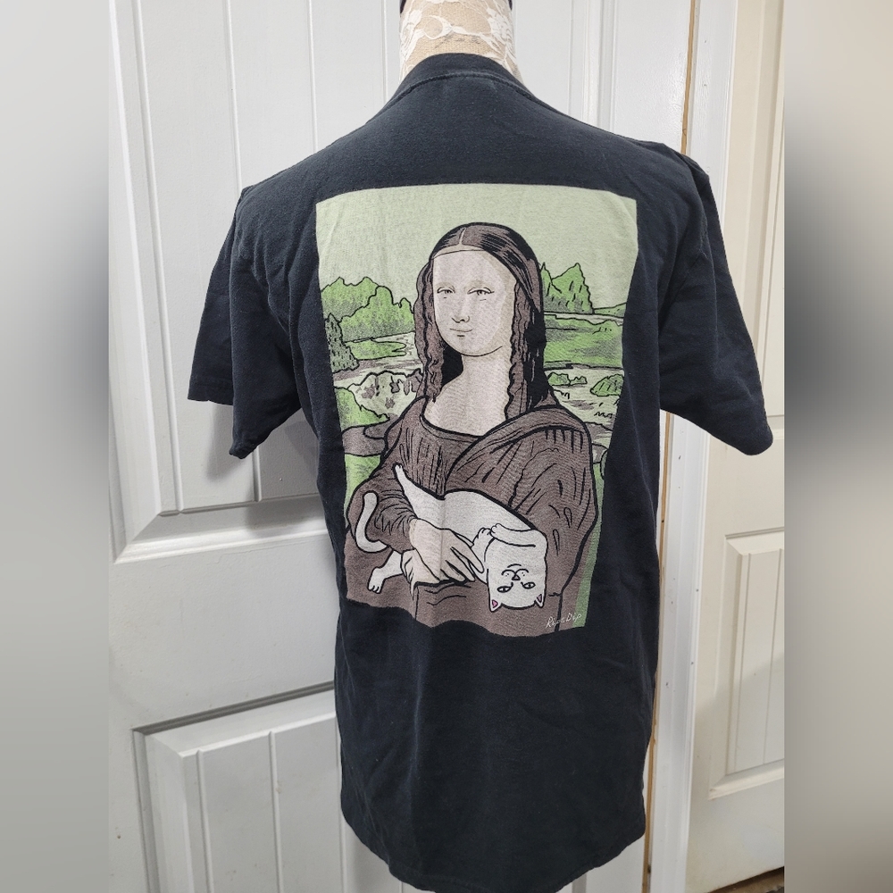 MEN'S  RIPNDIP MONALISA GRAPHIC  TEE